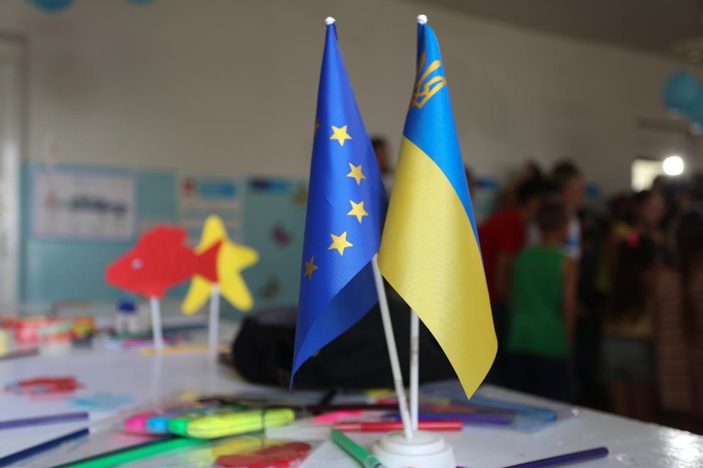 EU-Ukraine flags