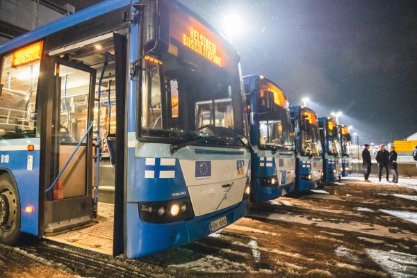 Solidarité avec l’Ukraine - Bus scolaires de la Finlande
