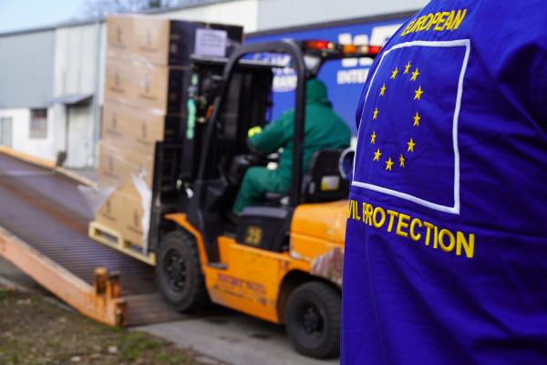 Assistance sent through the EU Civil Protection Mechanism is being loaded onto trucks headed for Ukraine at a warehouse in Poland.